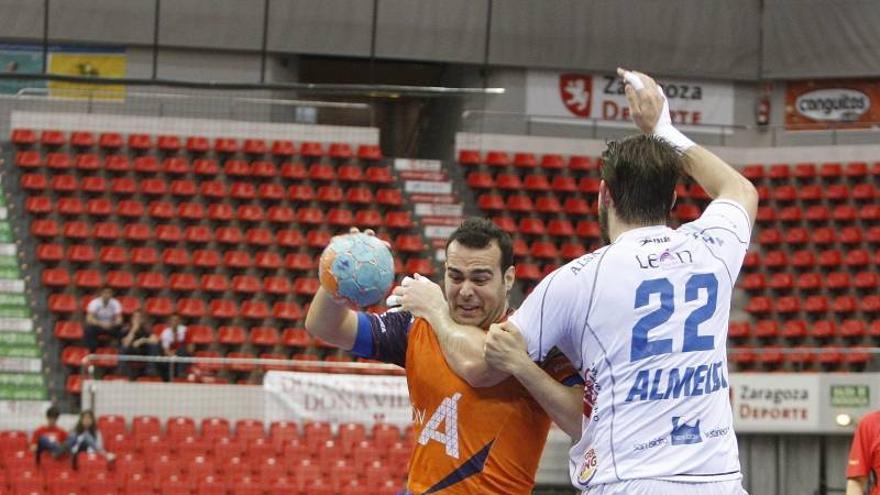 El Balonmano Aragón se queda sin fuerzas ante el Ademar