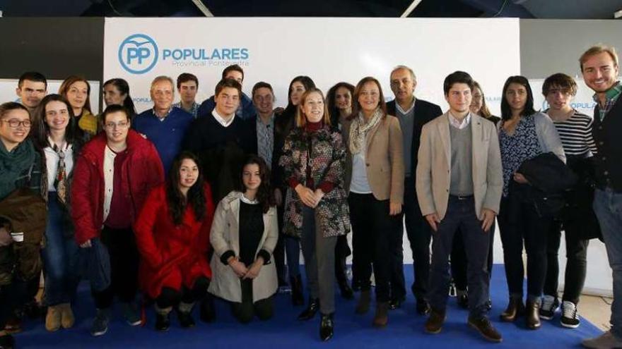 Ana Pastor con los candidatos al Congreso y al Senado y responsables del Partido Popular local.