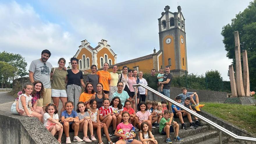 La preparación de las carrozas de Valdesoto, en imágenes
