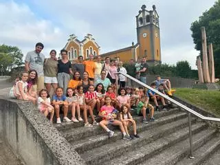 La preparación de las carrozas de Valdesoto, en imágenes