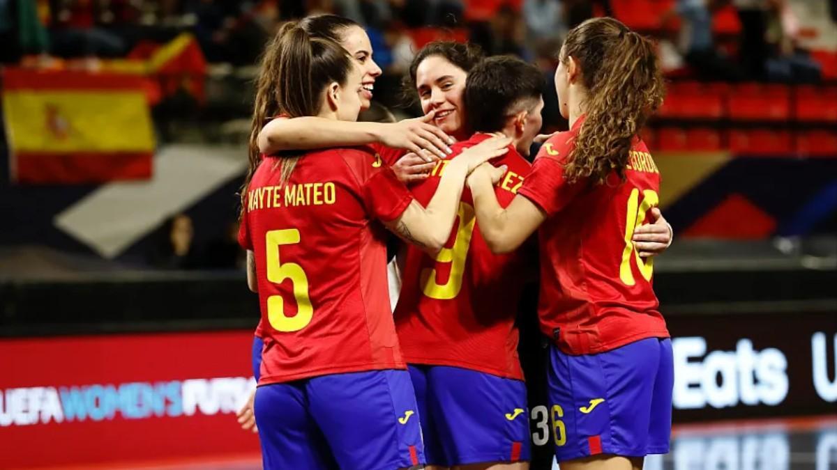 Espña celebra un gol ante Filipinas