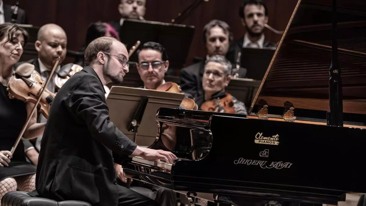 Ruggiero Fiorella, Uladzislau Khandohi y Nabeel Hayek se disputan la final del Iturbi