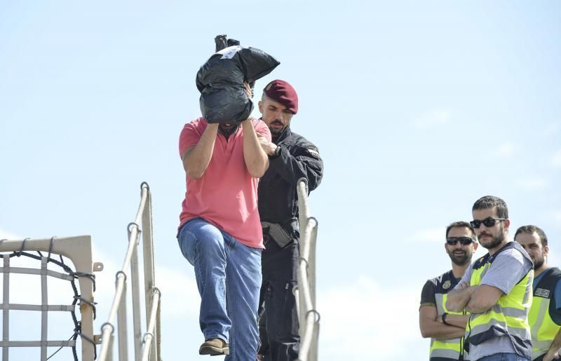 23/10/2018 LAS PALMAS DE GRAN CANARIA. Llegada a la Base Naval del barco remolcador Breath cargado con 1400kg de cocaína que ha sido apresado en aguas próximas a Canarias.  FOTO: J. PÉREZ CURBELO  | 23/10/2018 | Fotógrafo: José Pérez Curbelo