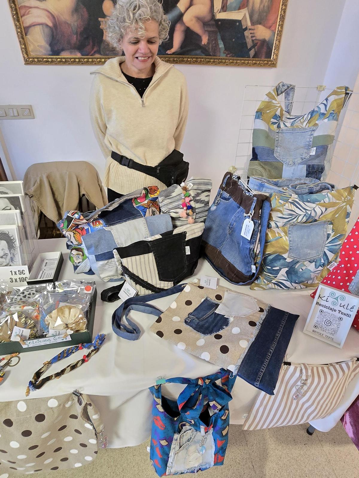 Participante en la feria artesanal mexicana en Camelias (Vigo)