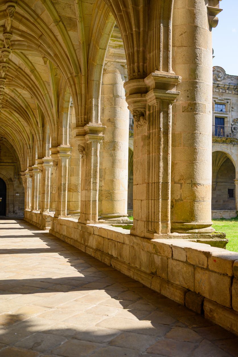 Claustro del monasterio de San Salvador en Celanova, Ourense, Galicia.