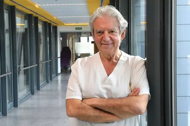 Javier de Toro, coordinador de la unidad docente para Medicina en A Coruña: "Tenemos la obligación moral de hacer todo lo posible para que salga bien"