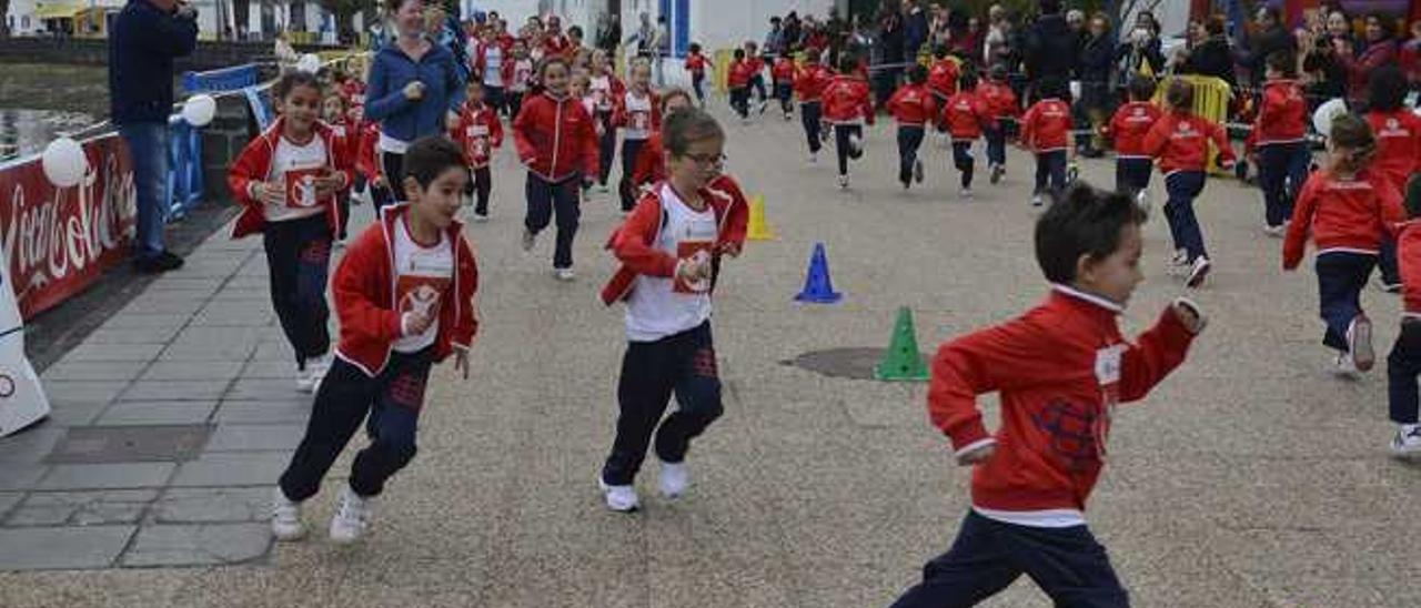 Solidaridad a golpe de zancadas escolares