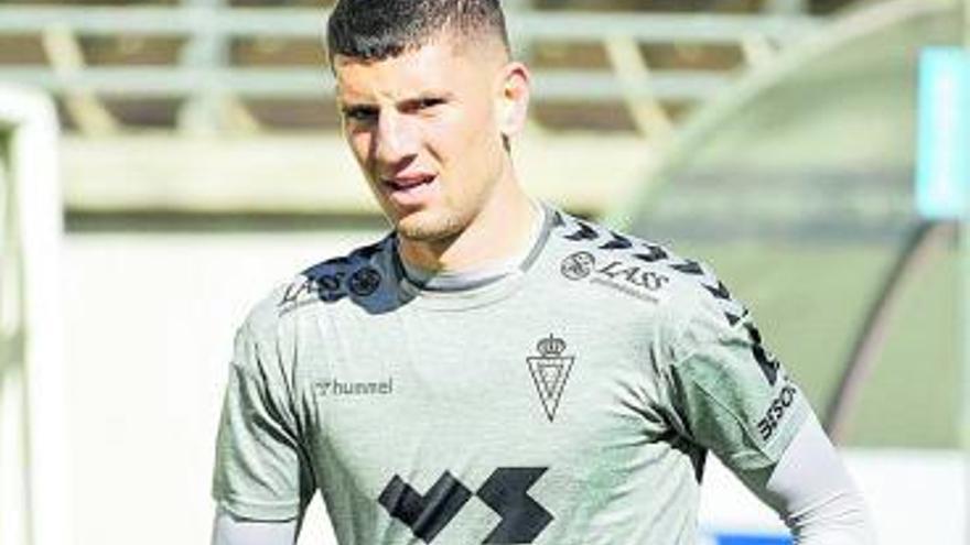 El delantero Alberto Toril durante un entrenamiento.  | PRENSA REAL MURCIA