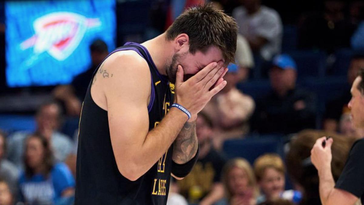 Mazazo en los Lakers: Luka Dončić cae lesionado a las puertas de los playoffs