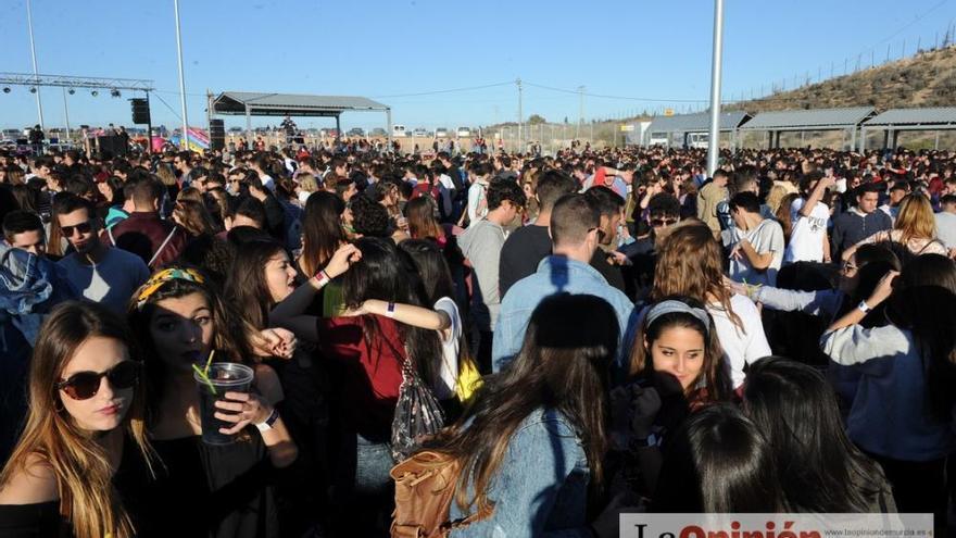 Jóvenes murcianos durante una fiesta universitaria.