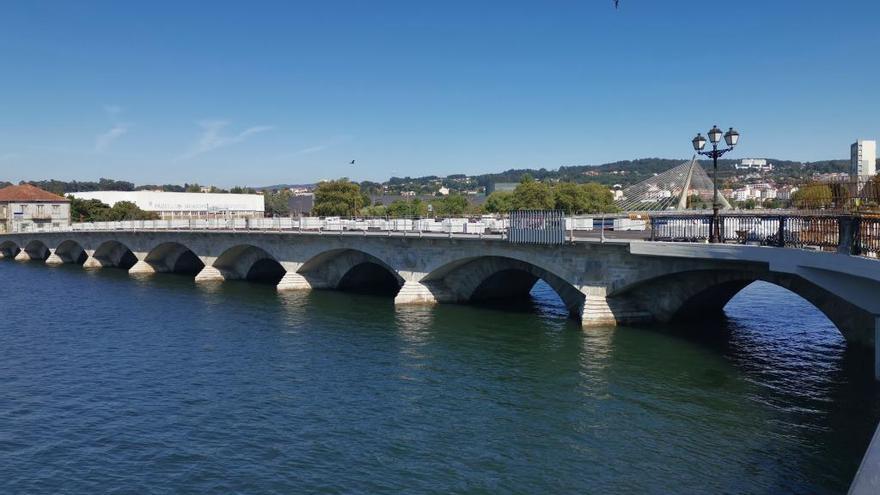 El río Lérez a su paso por el puente de O Burgo.