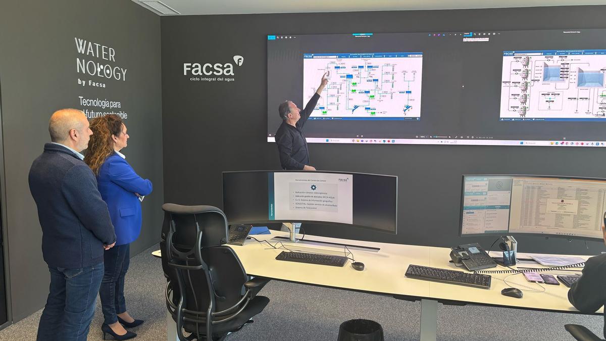 La edila del Ciclo Integral del Agua, Elena Llobell, visitó las instalaciones de la empresa adjudicataria.