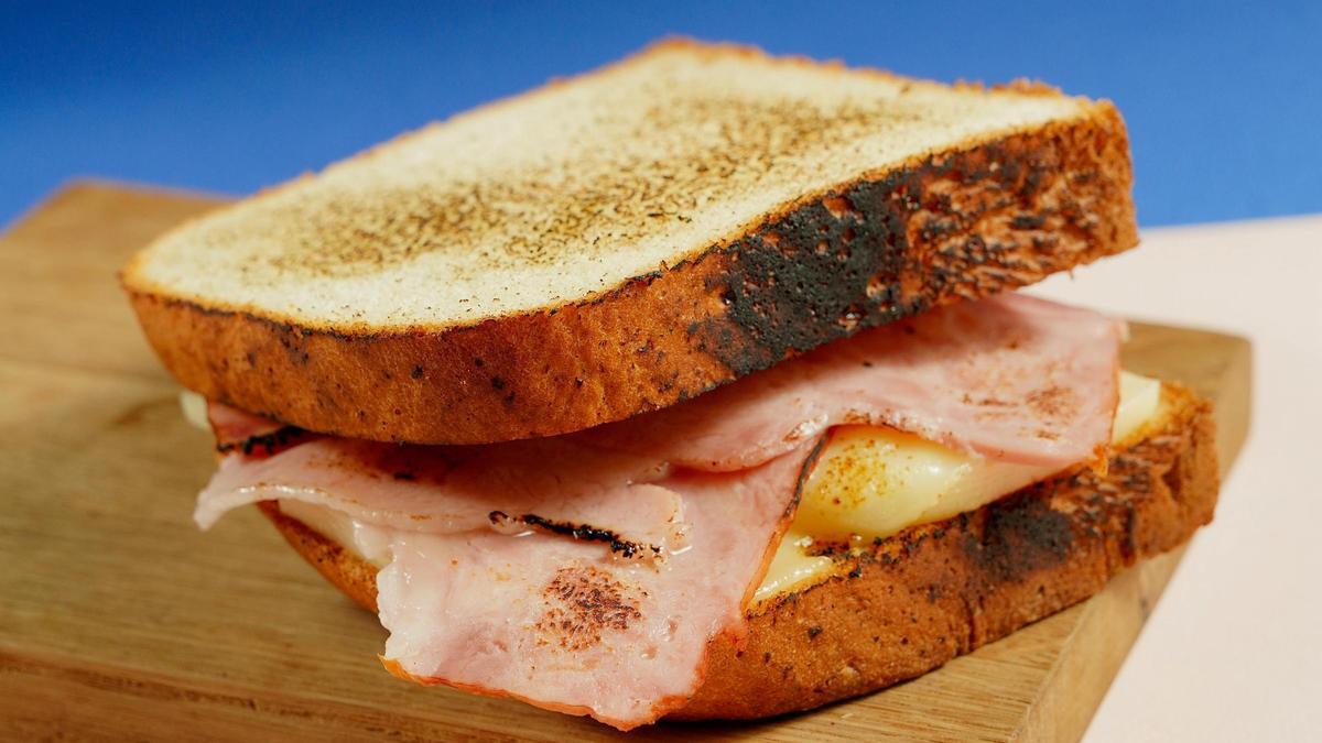 Sandwich de jamón y queso