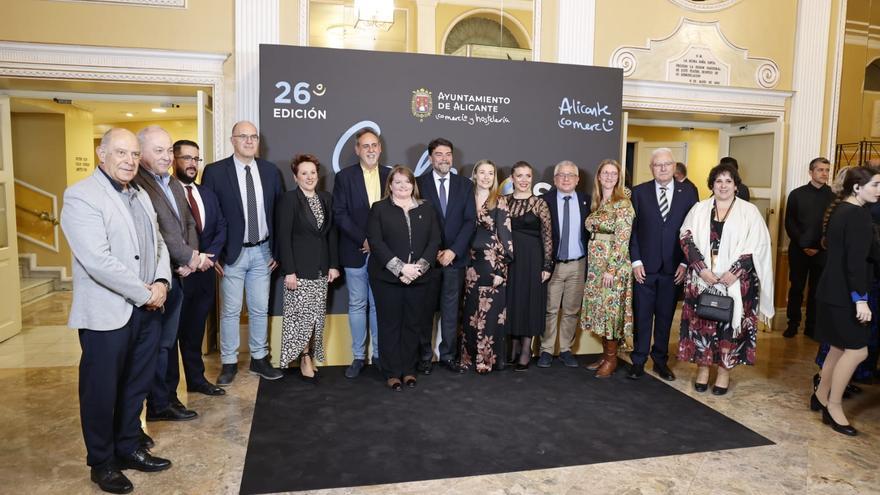 Alicante se rinde a sus comercios locales