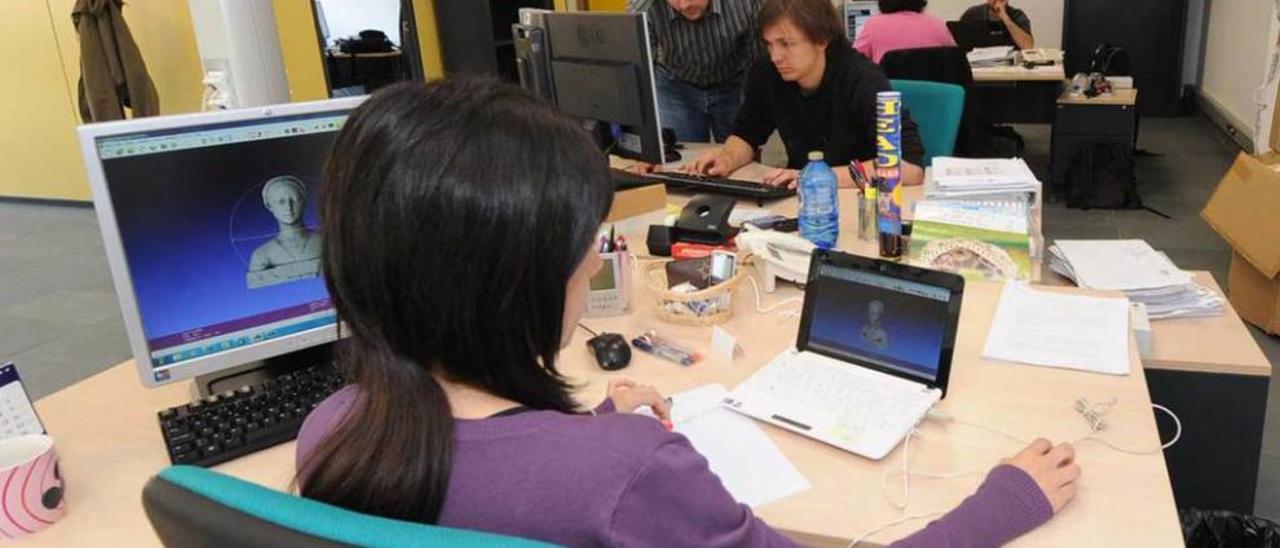 Trabajadores en las instalaciones del centro europeo de Soft Computing.