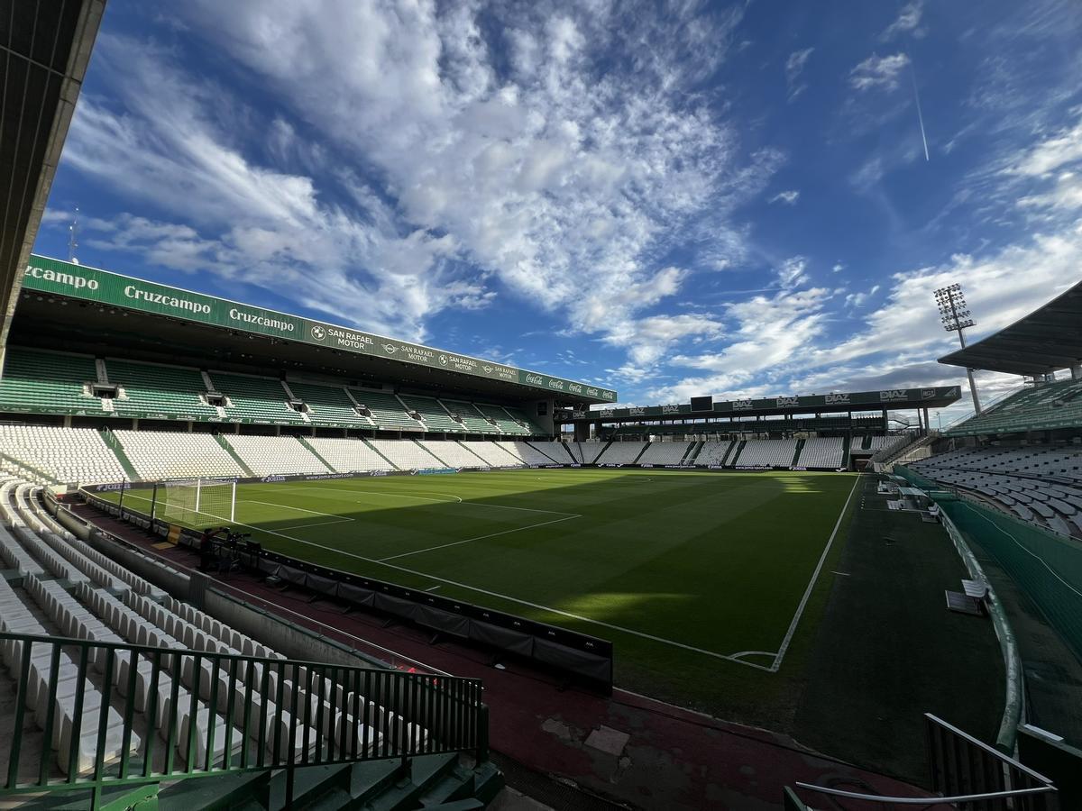 Imagen panóramica del interior del estadio Bahrain Victorious El Arcángel.