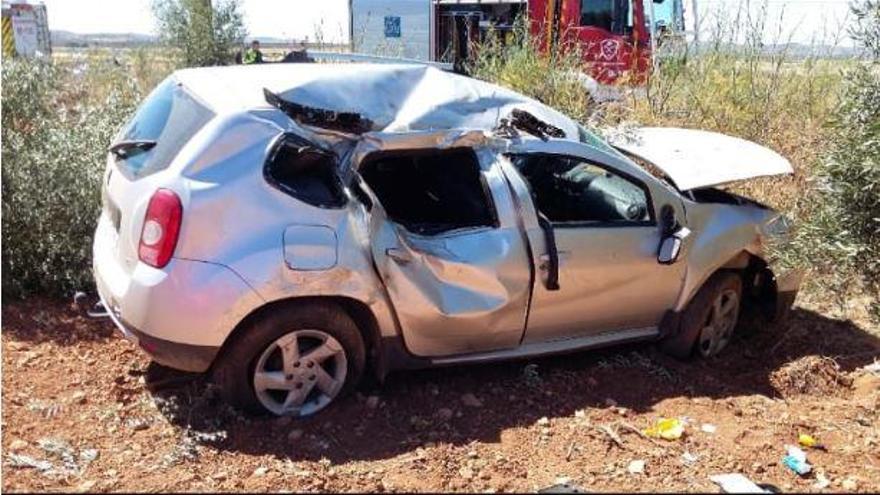 Estado de vehículo accidentado en Campillos tras volcar.