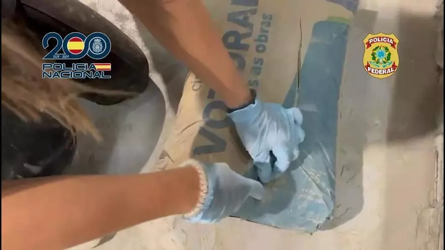 Cinco detenidos en Málaga tras desarticular una organización que ocultaba cocaína en sacos de cemento