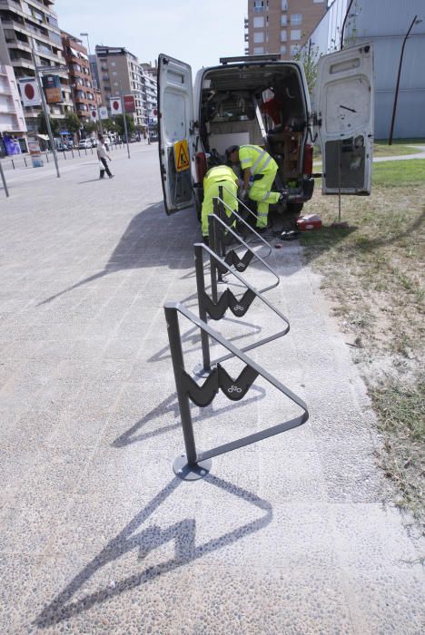 Girona prova un sistema d'ancoratge de bicicletes per evitar robatoris