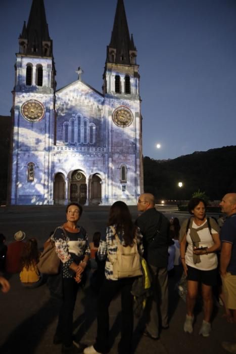 Proyección de "videomapping" en Covadonga.