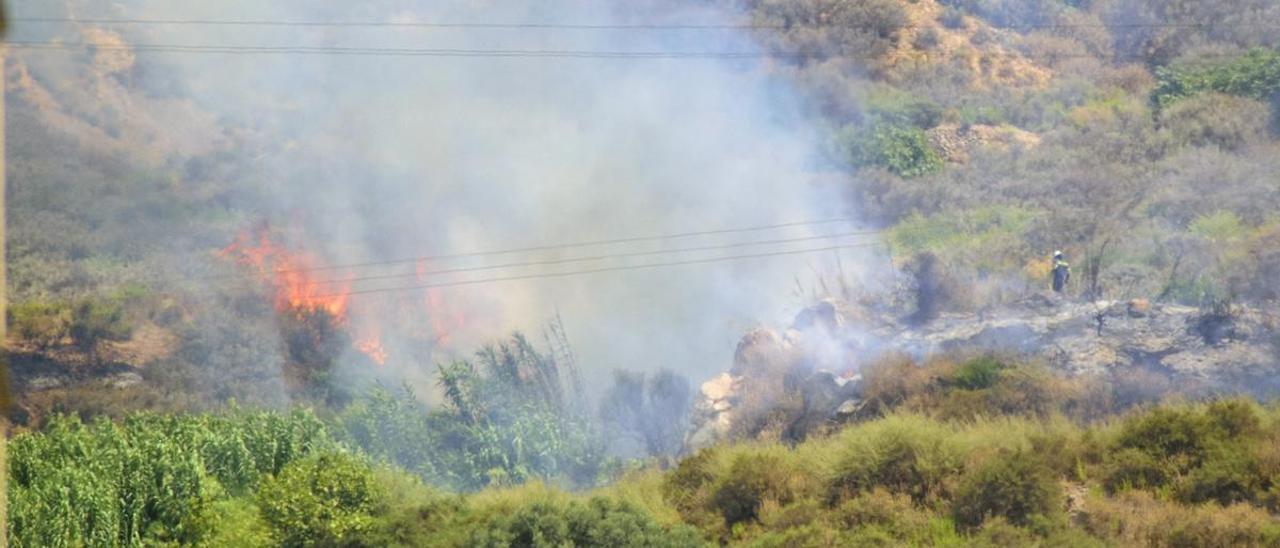 Fuego en el monte San Julián.