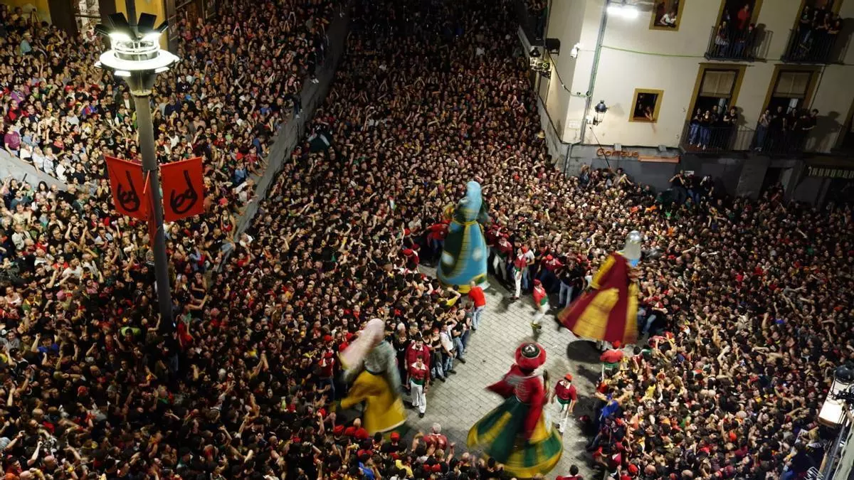 Mocadors, barrets i nous records tornen al calaix