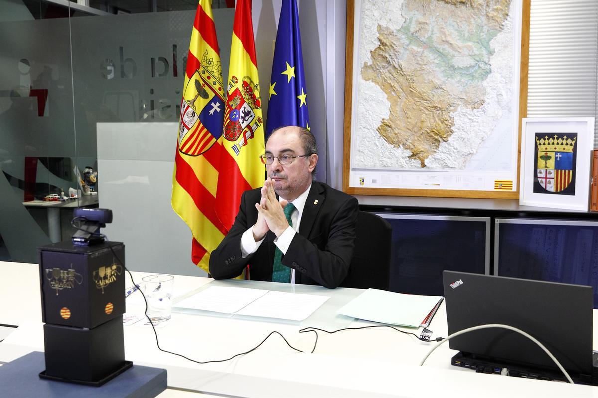 Javier Lambán, durante una videoconferencia con el presidente del Gobierno en 2020.