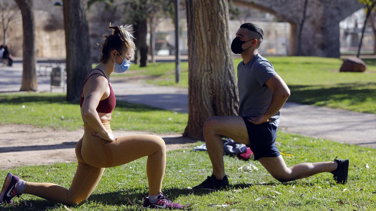 Las imágenes del primer día que la mascarilla es obligada para hacer deporte