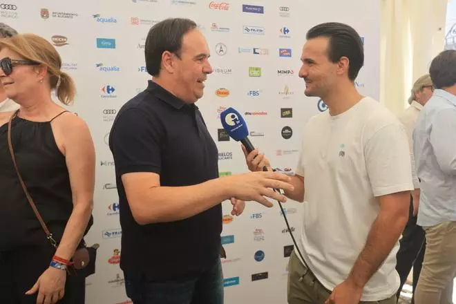 Pérez Llorca visita el racó de INFORMACIÓN TV