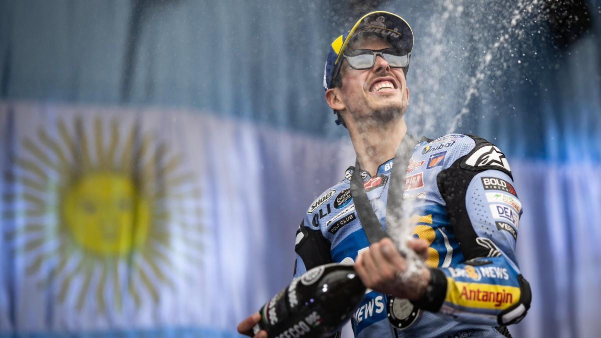 Alex Márquez celebrando el podio en Termas de Río Hondo