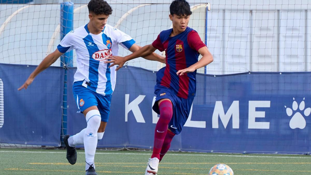 Pedro Fernández en una acción en el Espanyol-Cadete A