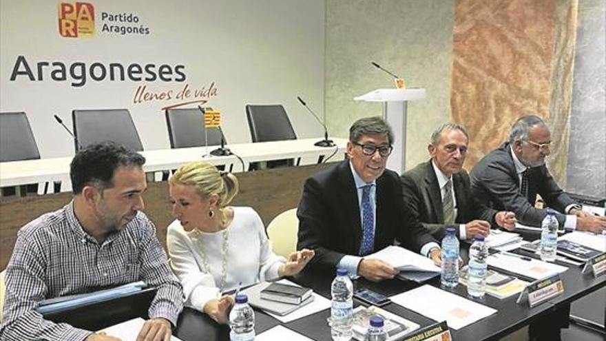 Aliaga reitera su apoyo al PSOE si cumple en cuestiones «elementales»