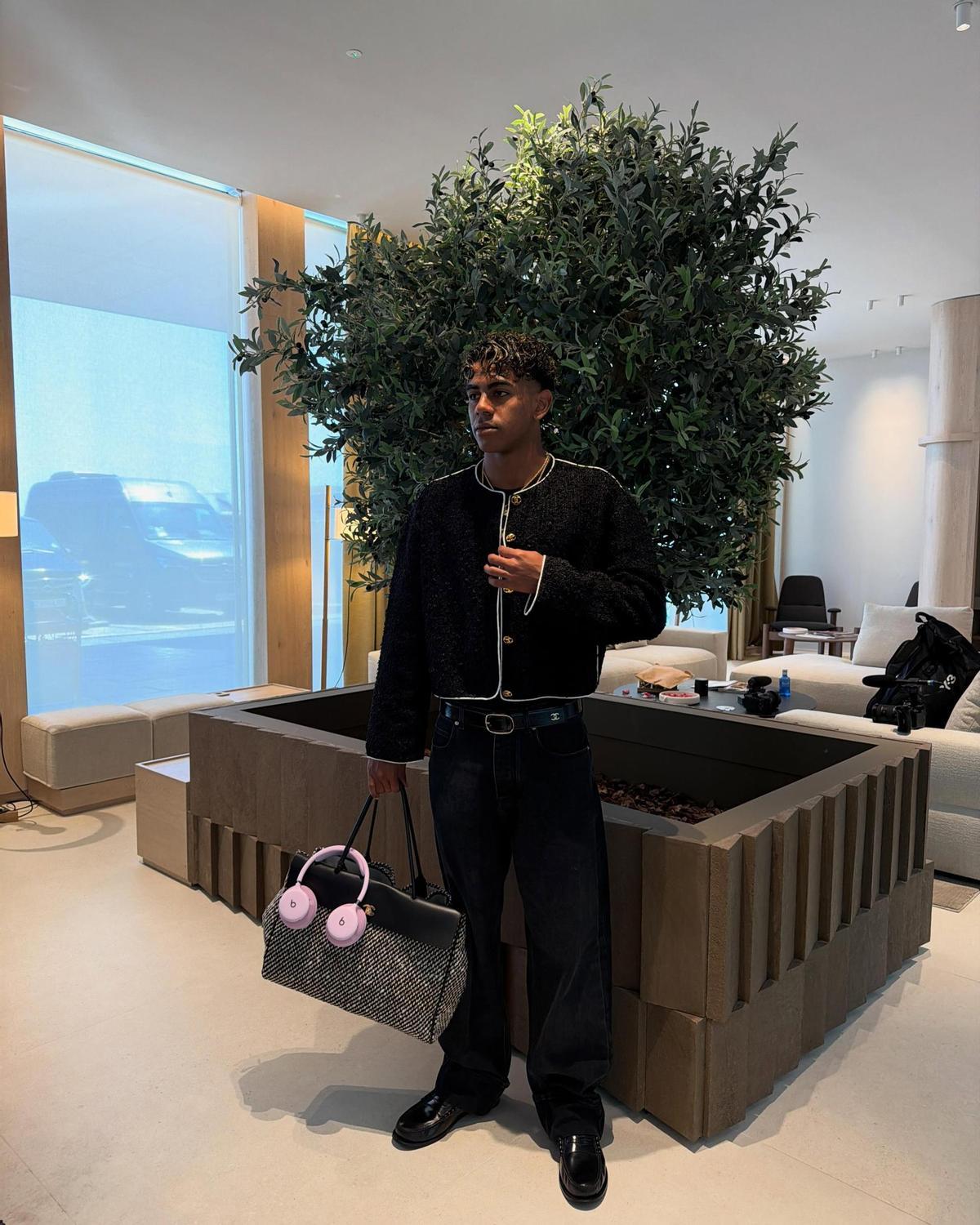 El delantero del FC Barcelona posaba con los auriculares Beats en sus redes sociales