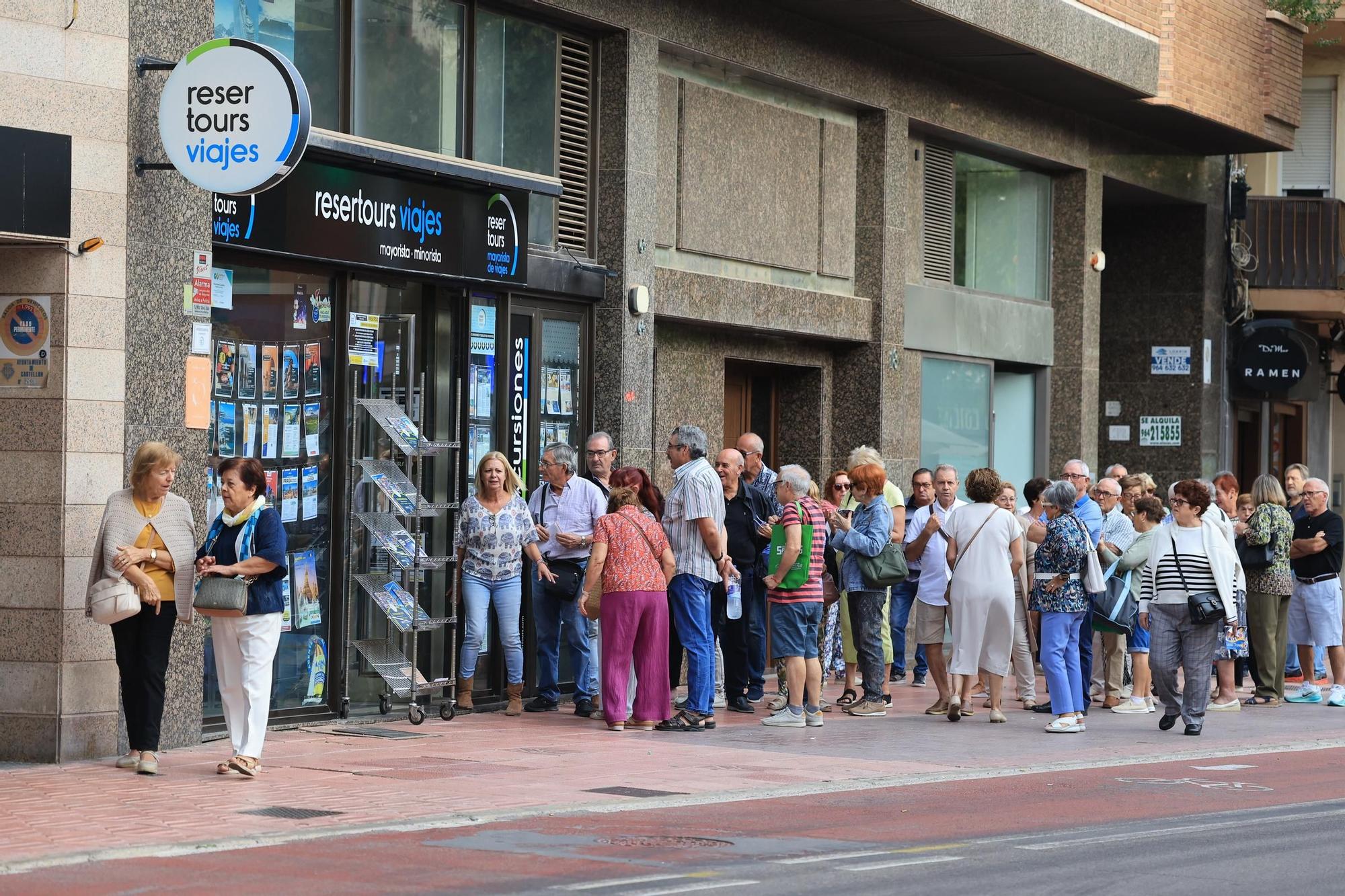 Alud de jubilados en las agencias de Castellón para 'cazar' un viaje del Imserso