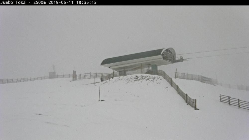 Una nevada deixa gruixos importants al Pirineu en ple mes de juny A l'estació de M