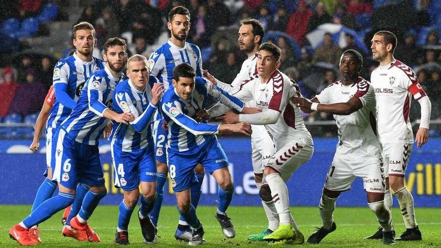 Christian Santos, Domingos, Álex, Pablo Marí y Vicente, el sábado en el partido contra el Albacete en Riazor.