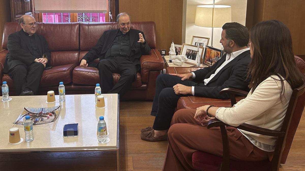 La agenda de Frisina contempla recepciones en Santa María, la Casa de la Festa y el Ayuntamiento de Elche