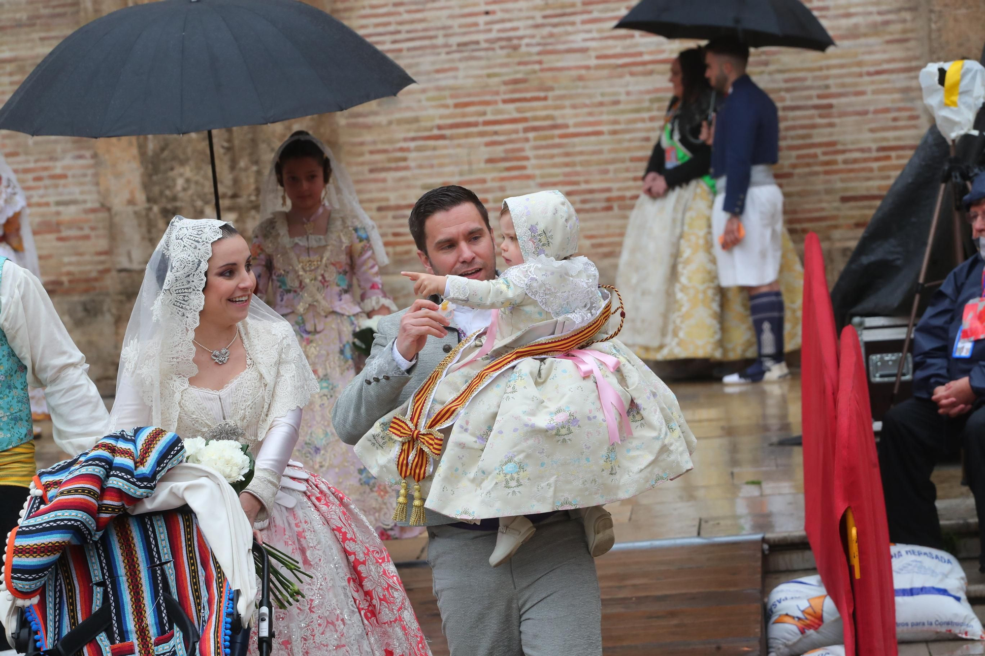 Búscate en el primer día de ofrenda por la calle de la Paz (entre las 15:30 a las 17:00 horas)