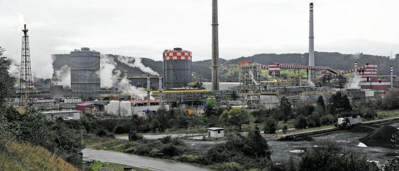 Las instalaciones fabriles de ArcelorMittal en Gijón. | Ángel González
