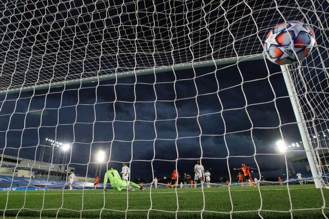 Las imágenes de la derrota del Real Madrid ante el Shakhtar Donetsk, de la primera jornada de la Liga de Campeones en el estadio Alfredo di Stefano