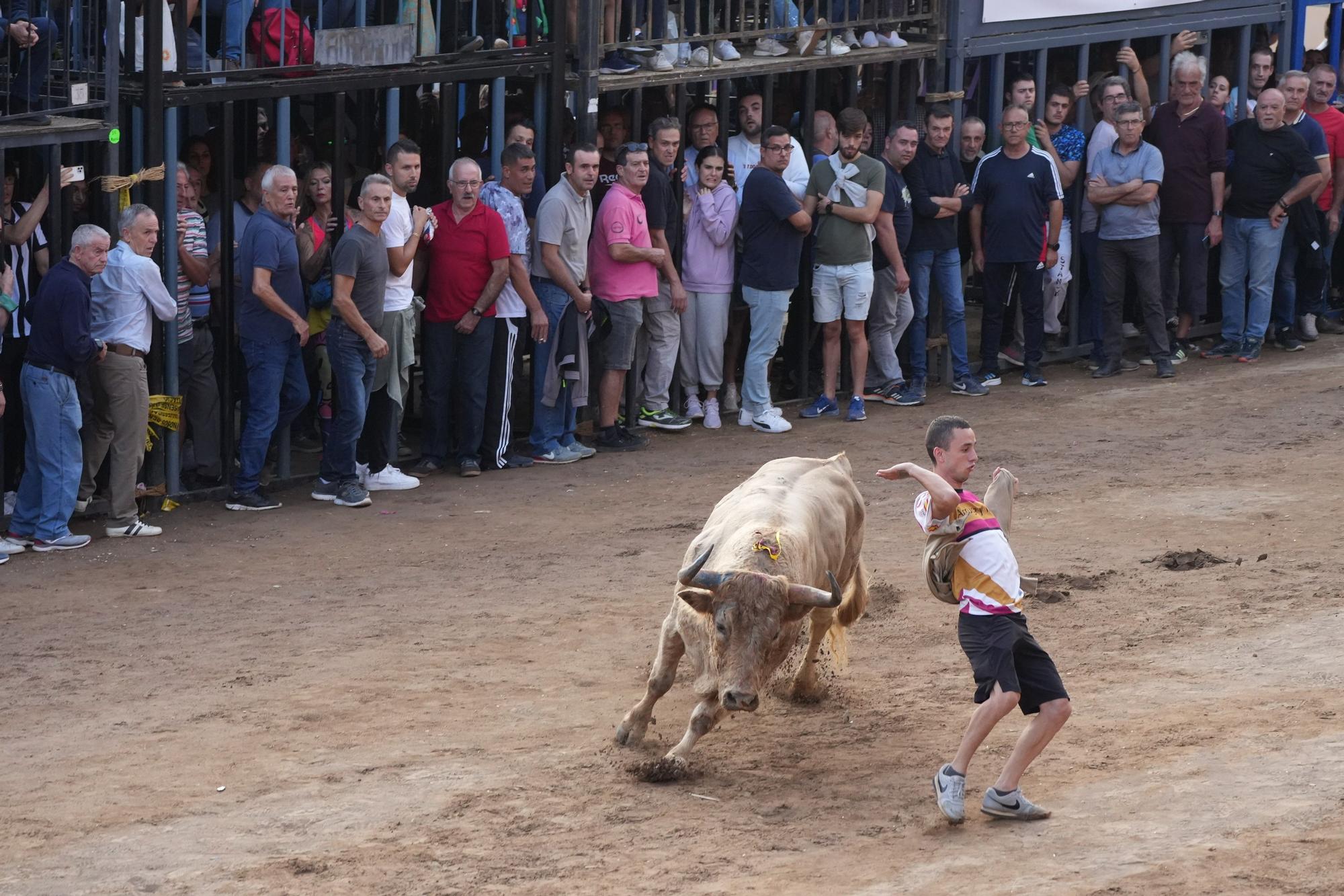 Galería de fotos de la última tarde de toros de la Fira en Onda