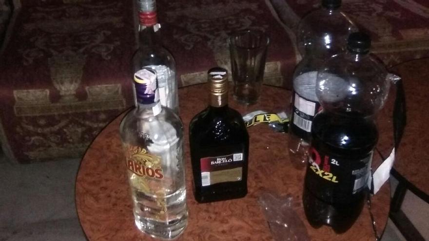 Alcohol y refrescos en un pub, en una imagen de archivo.