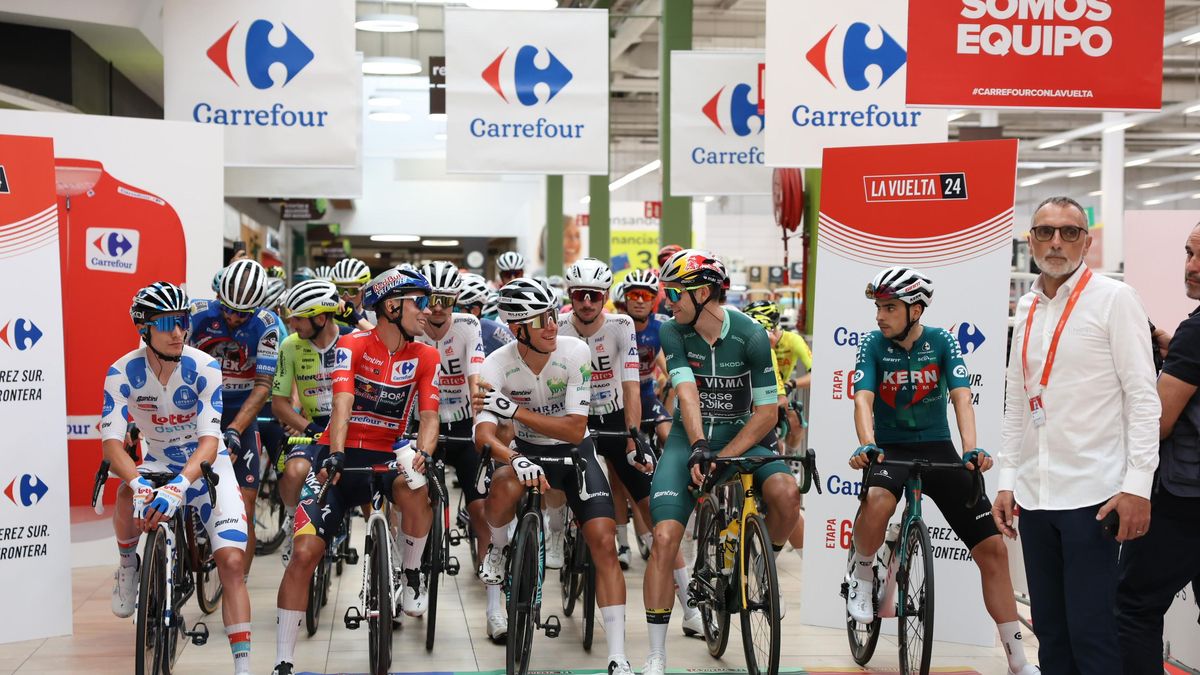 Así ha sido la salida de la sexta etapa de La Vuelta: en Jerez y desde el interior de un supermercado