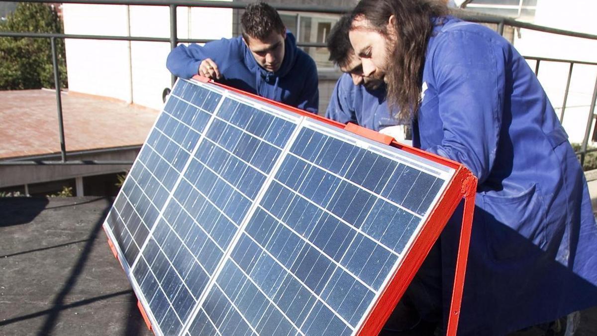 Über Solarpaneele auf dem Dach entscheidet die „comunidad de propietarios“ bei ihrer „junta“.