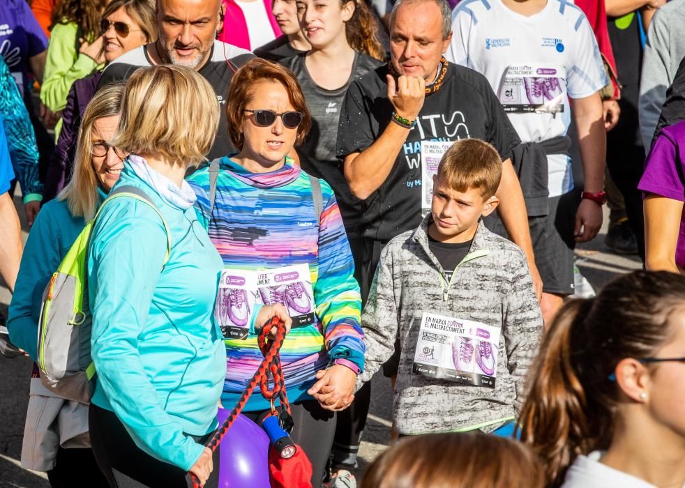 Búscate en la galería de fotos de la Marxa contra la Violencia de Género