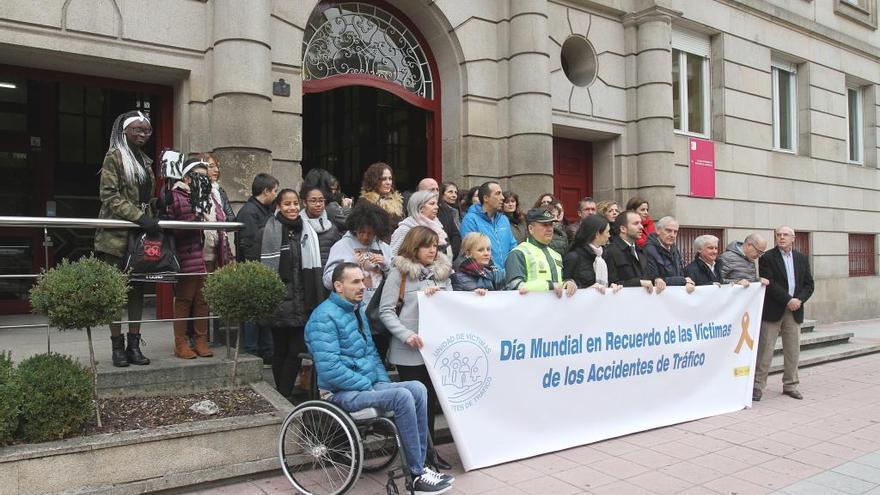 Homenaje a las víctimas de accidentes de tráfico en la Subdelegación del Gobierno.