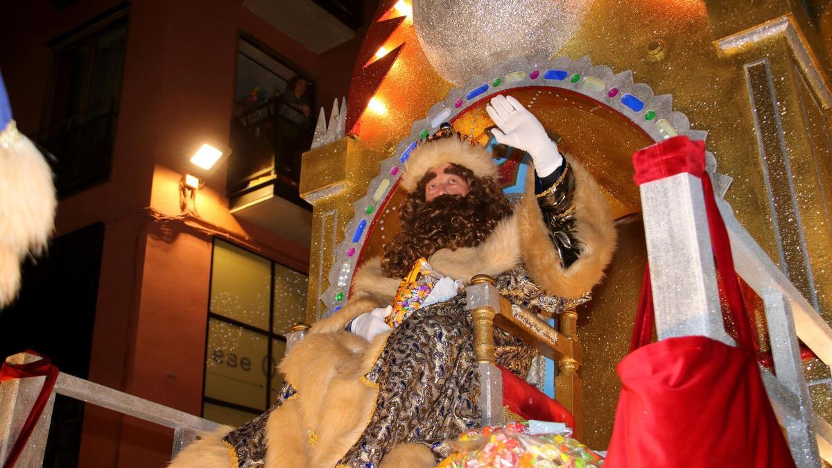 El rey Gaspar en la Cabalgata de Reyes de Tarragona en 2025.
