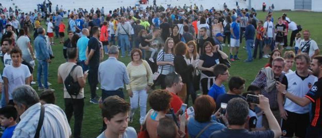 Las gradas del campo municipal El Portitxol volvieron a llenarse, en esta ocasión con un partido de homenaje a Fransua.