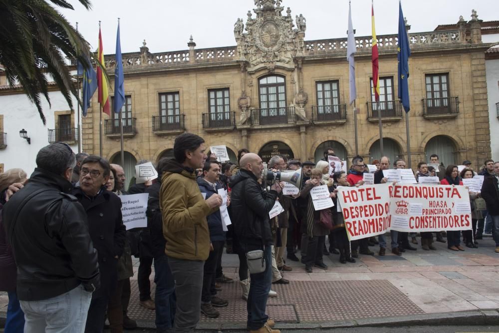 Nueva concentración en Oviedo contra la  empresa que gestiona el Hotel de la Reconquista