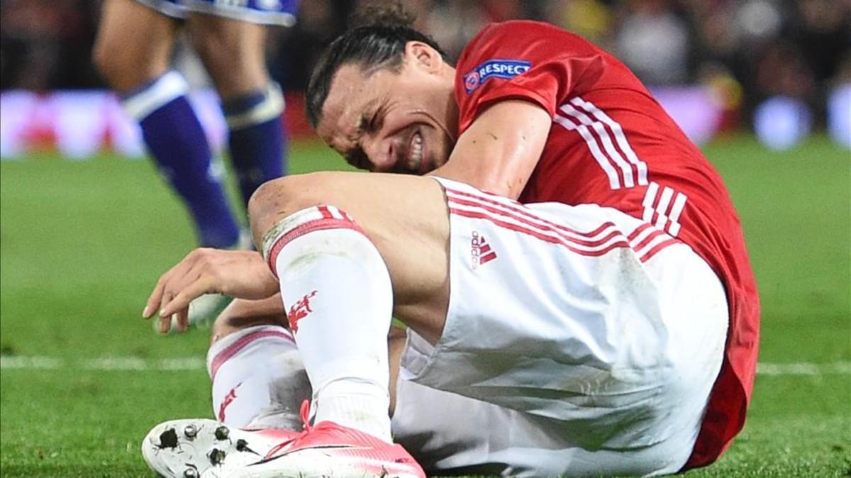 Ibrahimovic se lesionó la rodilla al caer desequilibrado